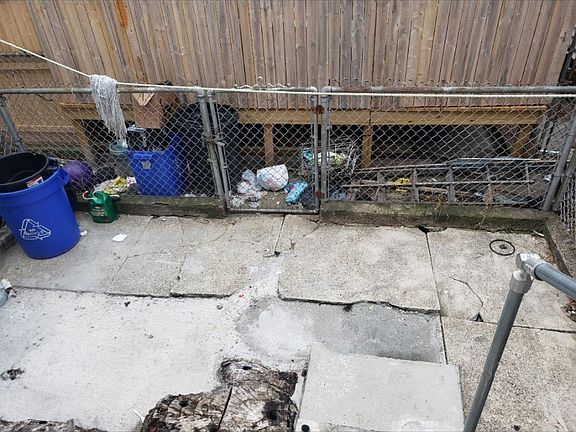 5th image of 736 E Ontario St