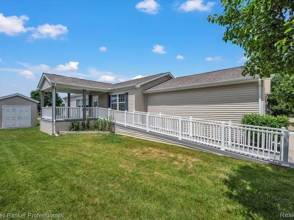 289 Pompano Ct, Lapeer, MI 48446