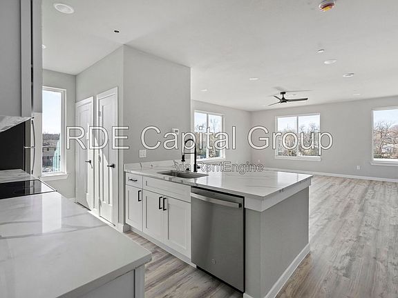 5th image of 948 S Corinth Street Rd #10