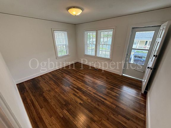 3rd image of 614 Mulberry St