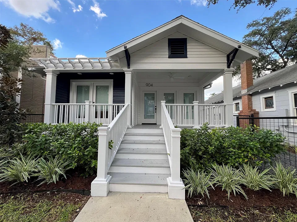 904 Willard St