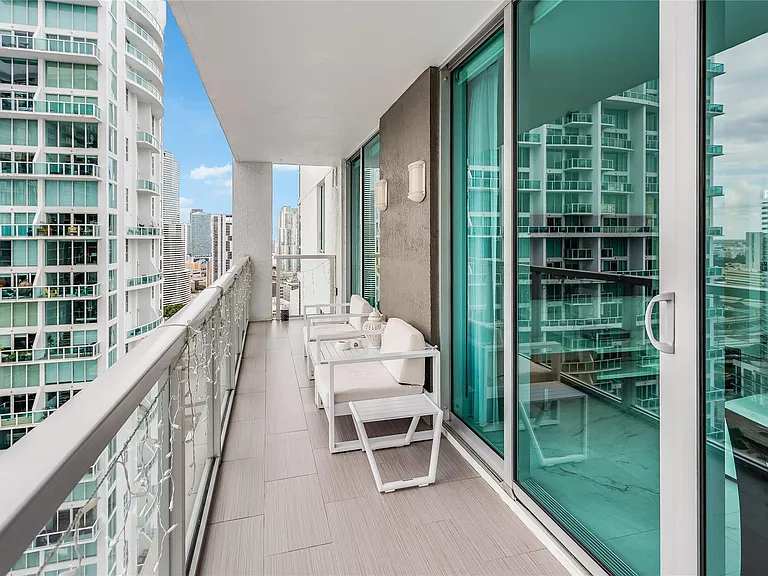 55 SE 6th St #3500 — Photo 27