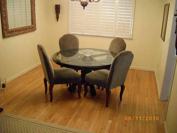 5 minute walk to the lake