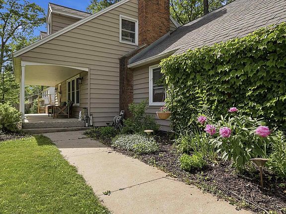 3rd image of 408 W MAPLERIDGE DRIVE
