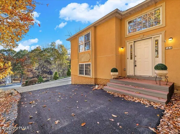 621 Lakeside Dr, East Stroudsburg, PA 18301