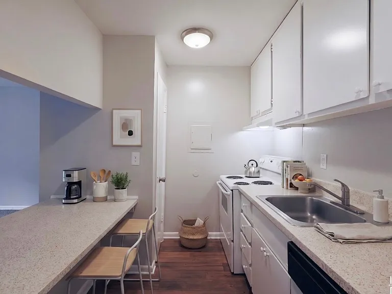 Modern Living in the Heart of Northlake — Photo 38