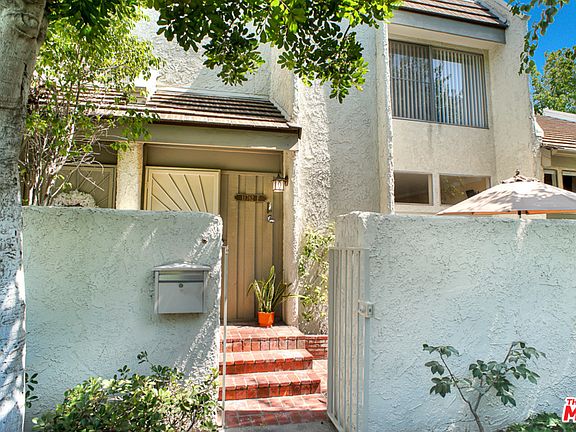 2nd image of 11762 Moorpark St Unit F