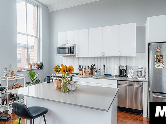 2nd image of 1427 N Milwaukee Ave #402