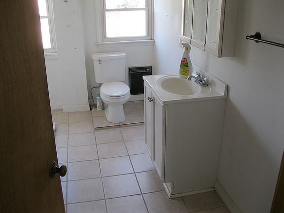 5th image of 15 Greenman Ave Floor 2