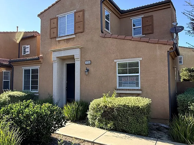 37350 Paseo Tulipa — Photo 1