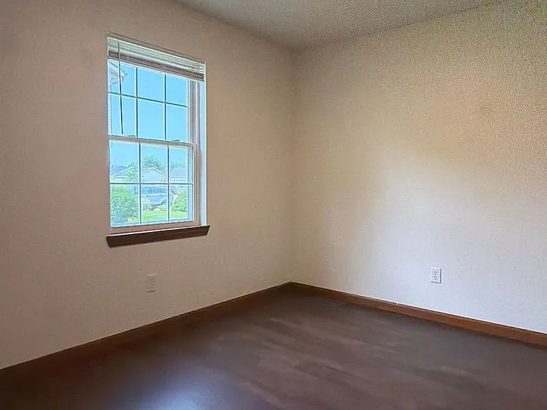 819 Colonial Manor Dr — Photo 11