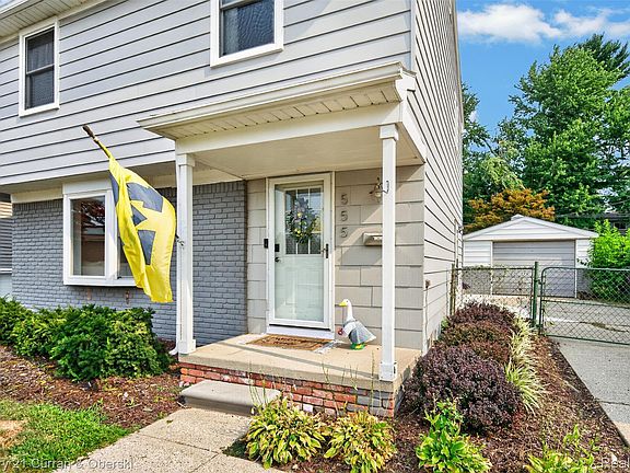3rd image of 555 Englewood Ave