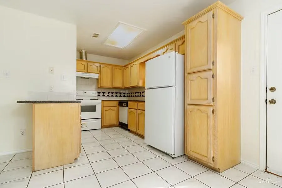 2 bed, 2.0 bath, 985 sqft, $899 — Photo 4