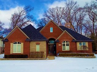 20069 Emerald Oak Ct, Clinton Township, MI