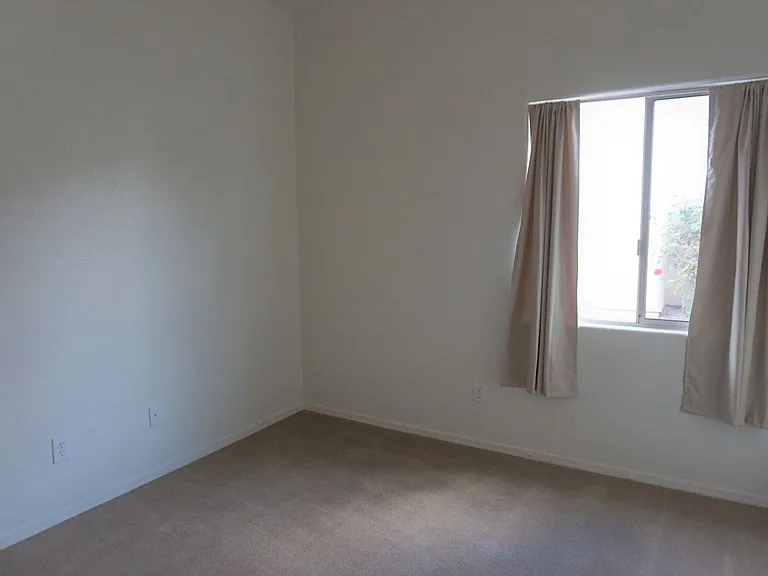 1098 Paso Robles Ave — Photo 9