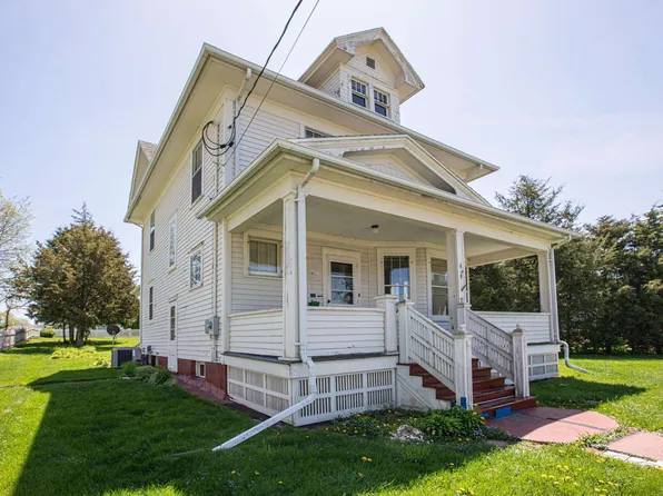 635 Lutheran St, Platteville, WI 53818
