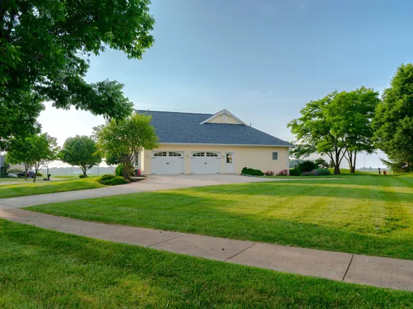 1638 Springfield Ave, Wapakoneta, OH 45895