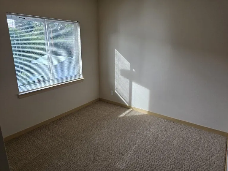 Deer Haven Apartments — Photo 53