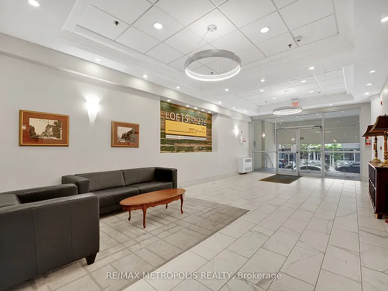 276 King St W #207 — Photo 3