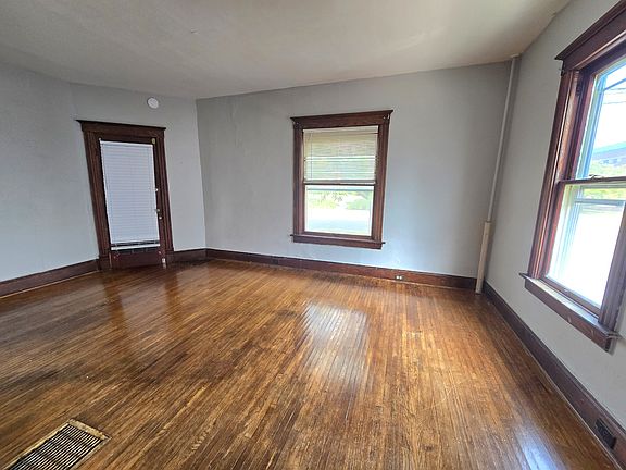 5th image of 255 W North St