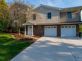 1399 Hodlmair Ln, Elk Grove Village, IL 60007