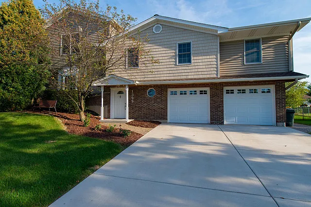 1399 Hodlmair Ln photo 1