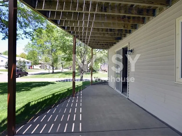 2323 Amberwood Dr — Photo 20