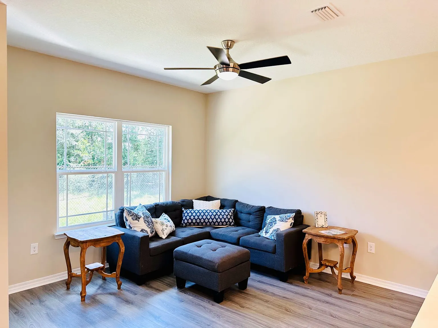 3 bed, 2.5 bath, 1393 sqft, $1,495 — Photo 3