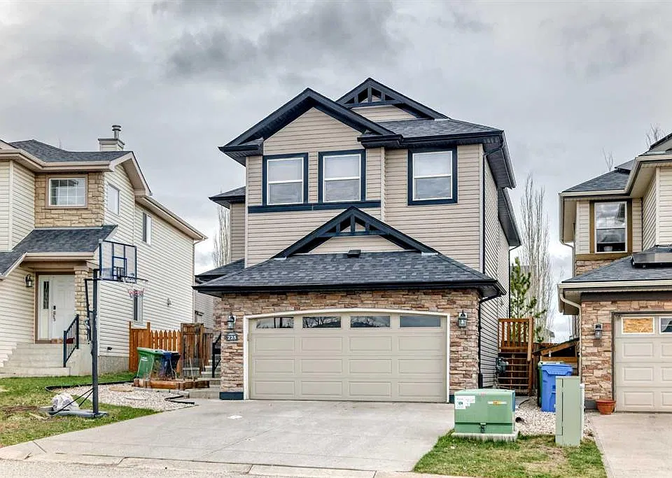 225 Kincora Hts NW
