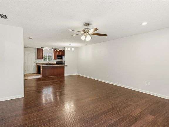 4th image of 1933 Maymeadow Ln