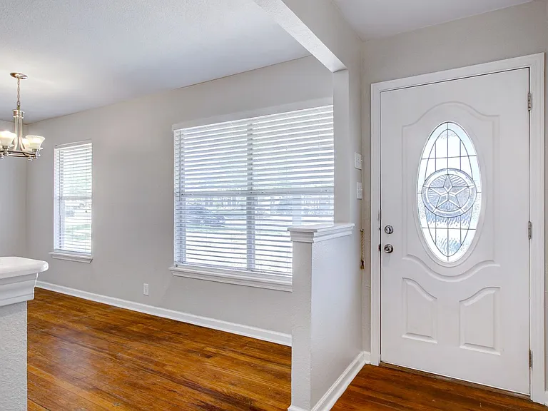 434 Schmeltzer Ln — Photo 2