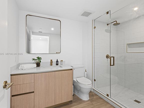 5th image of 90 NE 32nd #1018