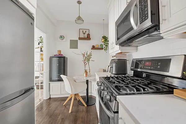 Sold by Compass | media 6