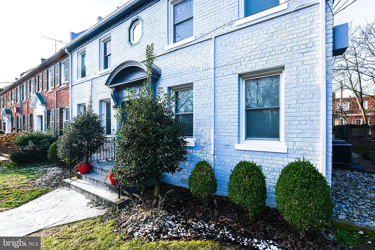 Building Photo - 913 Quincy St NE #3