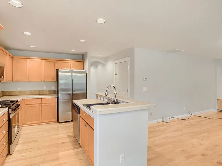 547 NE 61st Pl — Photo 6