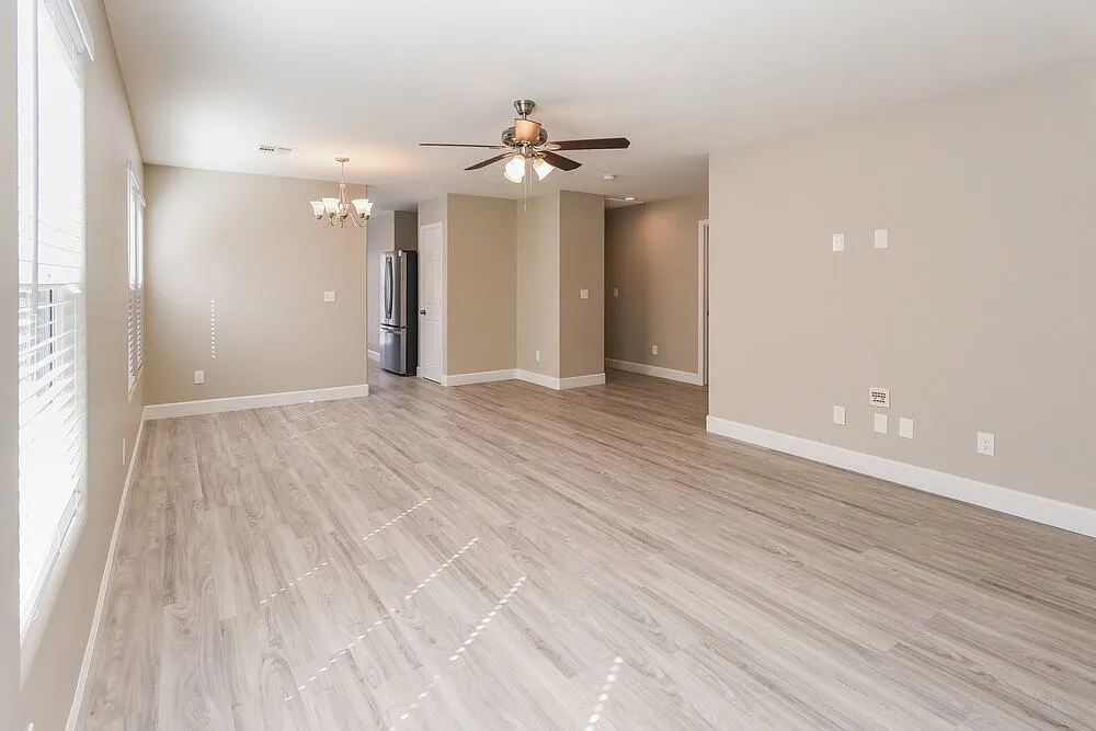 3 bed, 2.0 bath, 1722 sqft, $2,290 — Photo 4