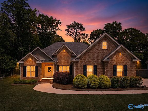 4th image of 55 Cottonwood Cir