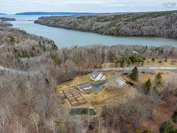 3rd image of 550 River Rd