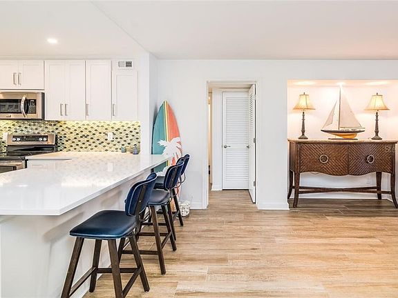 5th image of 8430 Oceanside Dr APT E11