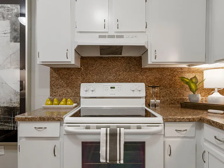 The Park @12Twenty - Save $200 OFF Move-In Costs! Apply Today! — Photo 7