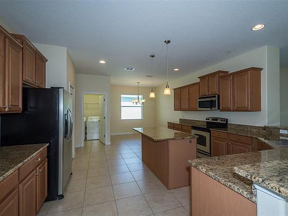 3rd image of 2217 Crosston Cir