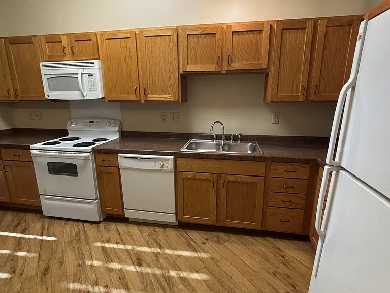 1521 Tower Ave #303 — Photo 5