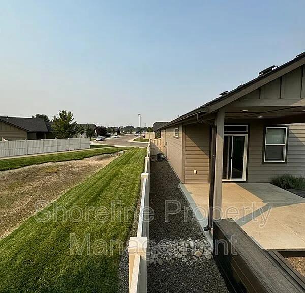 511 Diamond Lake St — Photo 20