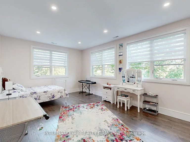 1286 Cambridge Dr — Photo 21