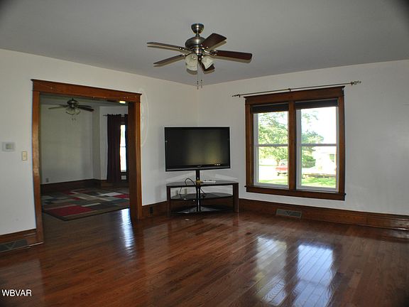 3rd image of 154 Broadway St