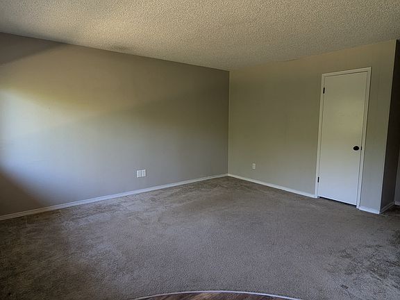 3rd image of 2910 SE Gladstone St #2
