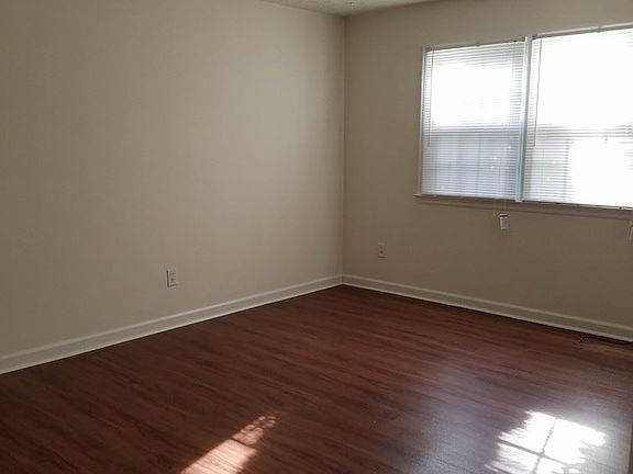 3rd image of 308 Mary Ann Dr APT 13