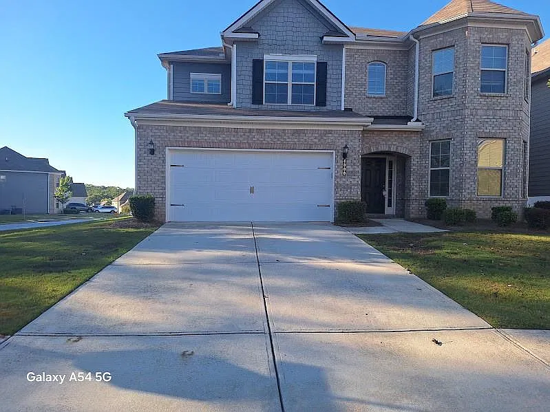 5 bed, 3.0 bath, 3400 sqft, $2,899 — Photo 1
