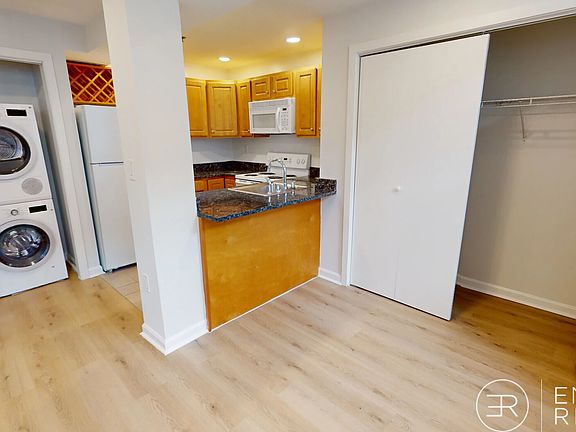 2nd image of 26 Queensberry St #D