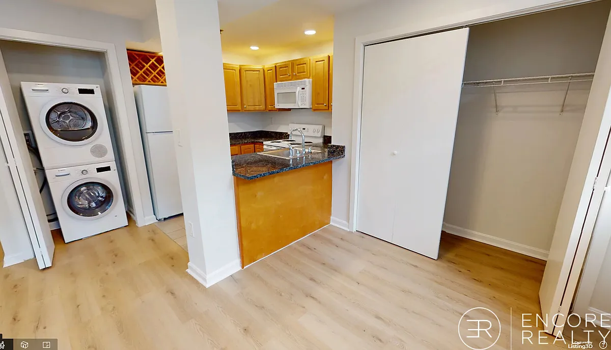 Building Photo - 26 Queensberry St #D